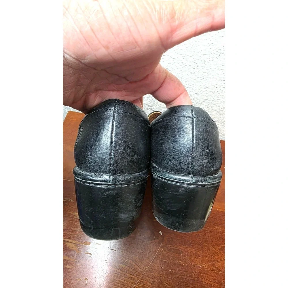 Ariat‎ Women's Black Leather Wedge Slip-On Shoes Studded Floral Design Size 9.5M
